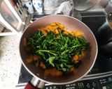 Hình bước làm 2 của món Rau muống xào bí đỏ