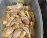 Foto del paso 2 de la receta: Muslos de pollo fritos en el horno
