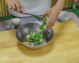 รูปขั้นตอนการทำที่ 11 ของ ยําหมูยอ สูตรน้ำยำปลาร้าแซ่บนัว