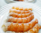 Foto del paso 1 de la receta: Tomates rellenos de gambas