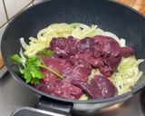 Hühnerleber mit Zwiebeln Rezeptschritt 3 Foto