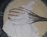 A picture of step 2 of White Christmas ice cream sandwich.