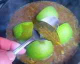 Foto del paso 8 de la receta: Pollo asado con manzanas ácidas y salsa suave de chocolate