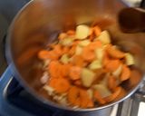 Foto langkah ke 2 dari resep Pumkin soup with garlic bread /sup labu kuning dan roti garlic.