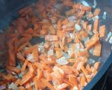 Une image de l'étape 3 de Nouilles chinoises sautées aux légumes et poulet en cocotte😋.