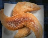 A picture of step 13 of Amoebic shape doughnut.