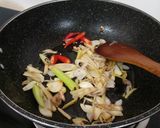 Foto langkah ke 5 dari resep Ikan pari masak kuning daun seledri.