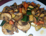 Foto del paso 3 de la receta: Pollo con mix de verduras y arroz frito con søja