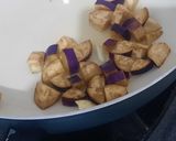 Foto langkah ke 1 dari resep Tumis Terong Jamur Sat set.