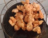 Foto langkah ke 3 dari resep Udang Goreng Tepung Saos Asam Manis.