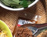 รูปขั้นตอนการทำที่ 1 ของ แกงคั่วหอยแมลงภู่ใบชะพลู