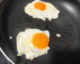 Foto del paso 5 de la receta: Nidos de tallarín y huevo