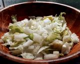 Foto del paso 2 de la receta: Ensalada con manzana 🍏🍅🥬