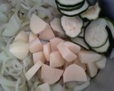 Foto del paso 2 de la receta: Crema de hojas de coliflor, pan tostado y queso de papa dorado🍲