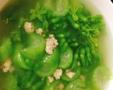 Hình bước làm 4 của món Giải nhiệt vơi canh mướp nấu hoa thiên lý