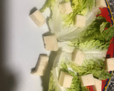 Foto del paso 2 de la receta: Ensalada de caballa, lechuga tomate, queso y aguacate
