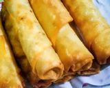 A picture of step 5 of Chicken egg vegetable rolls.