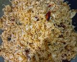 Gambar langkah 3 resipi Nasi goreng cili kering.