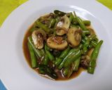 Foto langkah ke 4 dari resep Tumis Buncis Jamur Kancing.