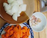 รูปขั้นตอนการทำที่ 2 ของ สะโพกไก่น้ำผึ้งตุ๋นซอส