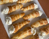Foto del paso 3 de la receta: Caracolas de hojaldre, rellenas de nata montada