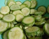 Foto del paso 2 de la receta: Tarta de Zucchini con Base de Papa Dorada