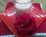 A picture of step 2 of Rosy thandai.