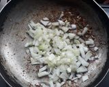 शिम्ला मिरची भाजी (shimla mirchi bhaji recipe in marathi) रेसिपी स्टेप 3 फोटो 