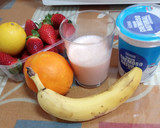 Foto del paso 1 de la receta: Batido de fresas, plátano, limón y naranja