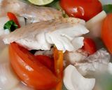 รูปขั้นตอนการทำที่ 2 ของ "ต้มยำปลาทับทิมน้ำใส"Spicy Fish Clear Soup🐟🥣🌿