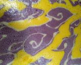 Foto langkah ke 3 dari resep Bolu gulung batik.