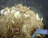 Gambar langkah 9 resipi Daging Goreng Kunyit.