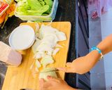 Hình bước làm 2 của món Vào bếp cùng con: Onion jam hay mứt hành tây mặn ngọt với dấm dâu tằm