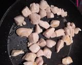 Foto del paso 1 de la receta: Ensalada de pollo con aguacate en canasta de tortitas