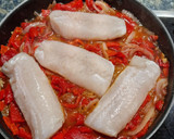 Foto del paso 6 de la receta: Merluza con pimientos