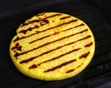 Foto del paso 1 de la receta: AREPAS ASADAS, rellenas con Cabeza de🙀Gato...!😻