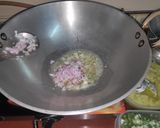 A picture of step 2 of Hariyali Pav bhaji.