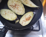 Foto del paso 1 de la receta: Moussaka. Tenía restos de carne del sábado, y papas. Agregue berenjenas y listo