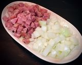 Hình bước làm 1 của món Cơm xúc xích rau củ