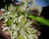 Foto langkah ke 2 dari resep Tumis Timun Telur.