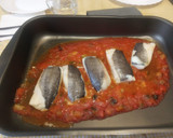 Foto del paso 3 de la receta: Lomos de merluza con pisto y patatas fritas Exprés