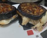 Foto del paso 5 de la receta: Bocaditos de berenjena🍆con queso🥯tomate y pollo🍅🍗🧀