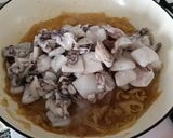 Foto del paso 2 de la receta: Cazuela de calamares encebollados al moscatel con rape
