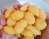 A picture of step 4 of Dahi phulki.