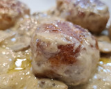 Foto del paso 10 de la receta: Albóndigas de lomo adobado en salsa de champiñones