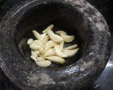 A picture of step 1 of Lahsun Ki Chutney /Rajasthani Garlic Chutney.