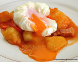 Foto del paso 7 de la receta: Patatas guisadas y huevo escalfado