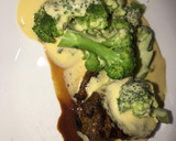Foto del paso 7 de la receta: Medallones de lomito al vino y salsa holandesa de menta