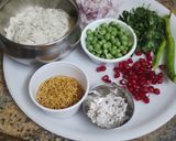 A picture of step 1 of Basanti Poha.