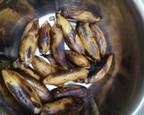 Foto langkah ke 1 dari resep Donat Pisang Wijen.